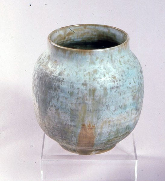 Earthenware pot