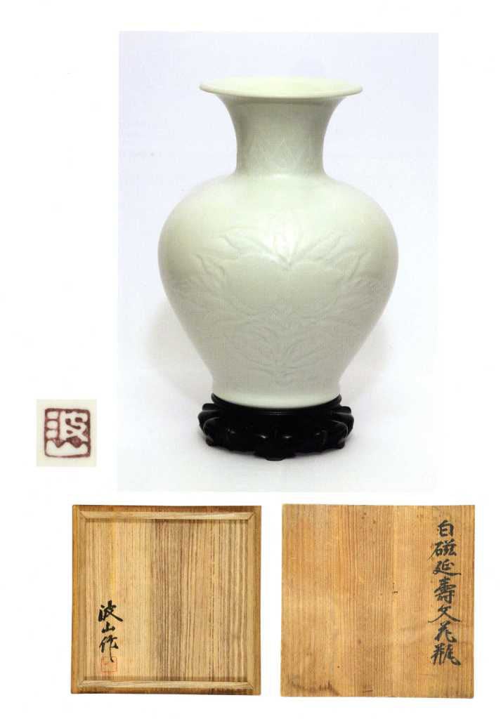 Large vase with designs of auspicious flowers and peach sprays (Hakuji enju-mon kabin)